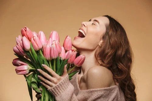 que siente una mujer cuando recibe flores 