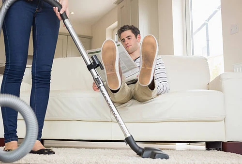 ejemplos de micromachismos en casa 