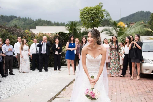 Por qué se lanza el ramo de la novia 