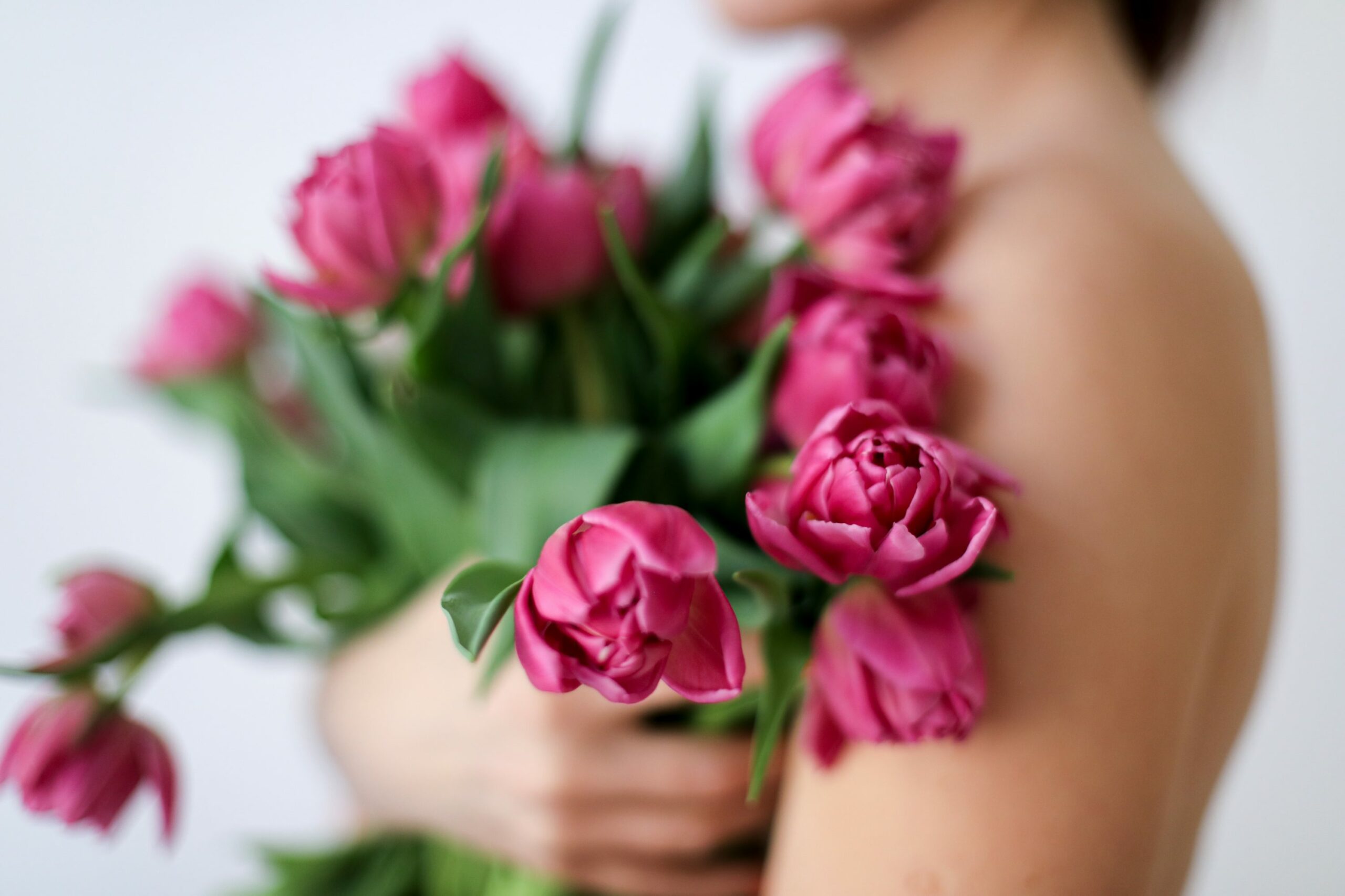 que siente una mujer cuando recibe flores