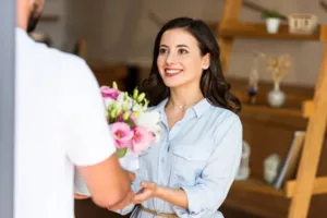 que siente una mujer cuando recibe flores