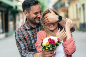 regalar flores en la primera cita