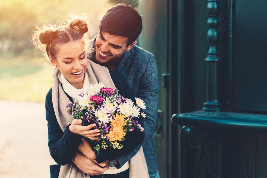 regalar flores a una mujer significado 