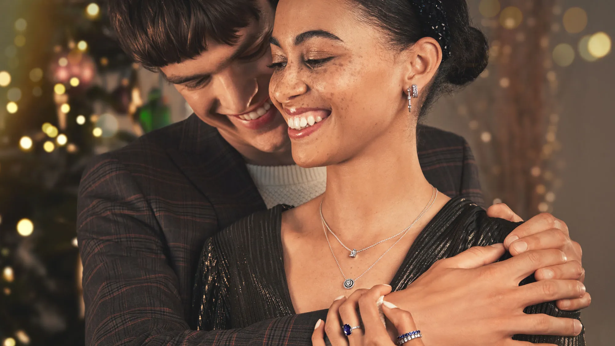 significado de regalar joyas a una mujer 